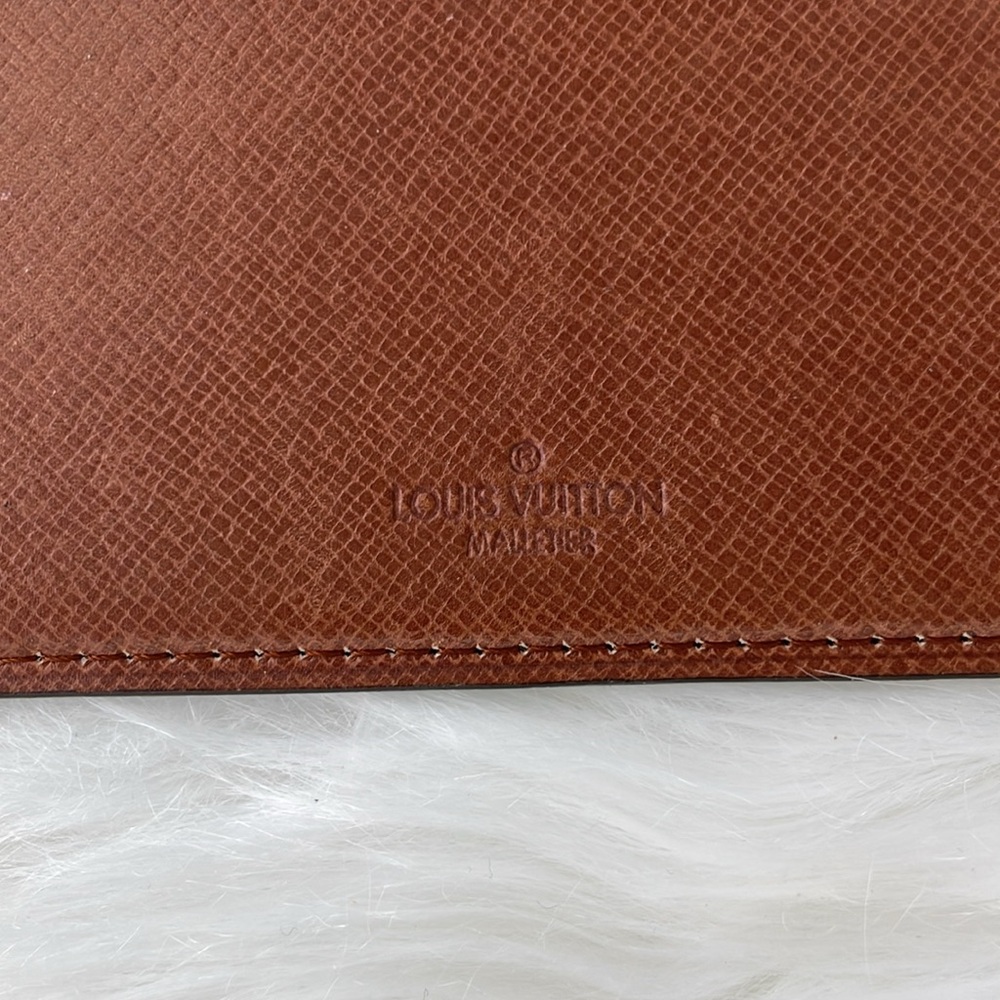 Louis Vuitton Monogram Card Holder - Picture 5 of 13